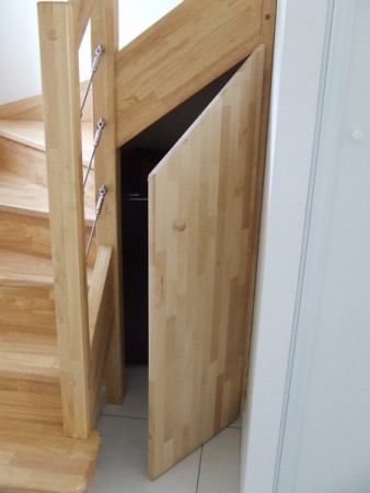 Réalisation d'une porte sous escalier
